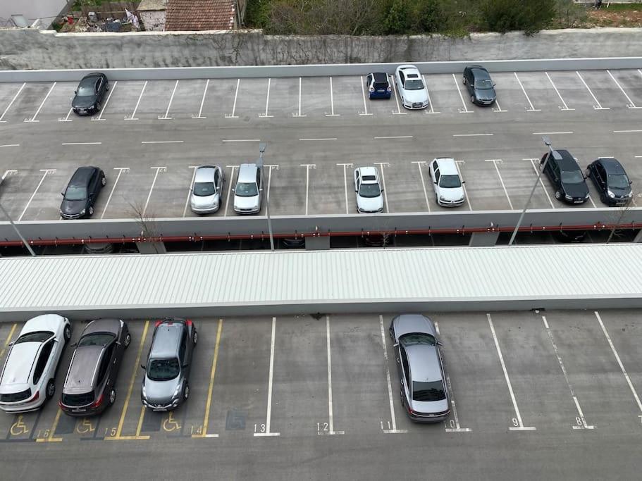 New Modern Apt Near Old Town - Private Parking Zára Kültér fotó