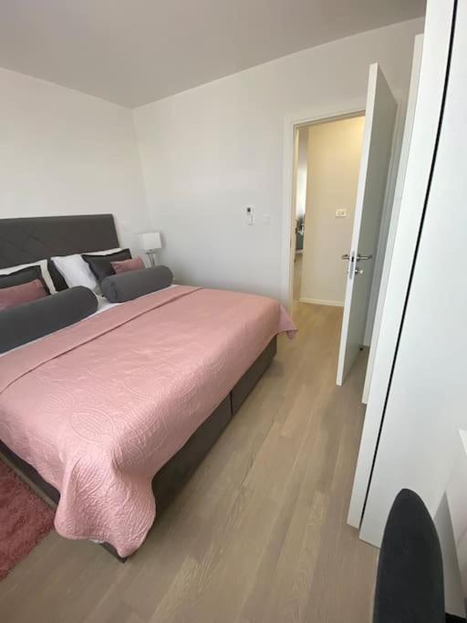 New Modern Apt Near Old Town - Private Parking Zára Kültér fotó